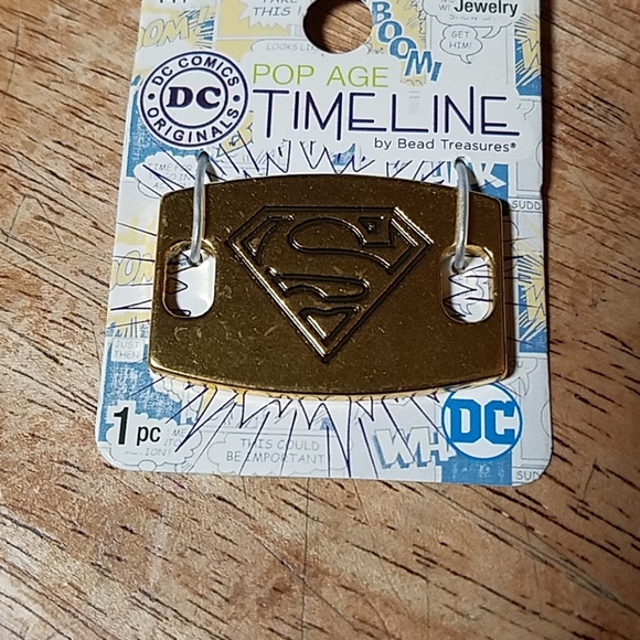 DC Comics Superman or Wonder Woman Shield - Picture 3 of 3